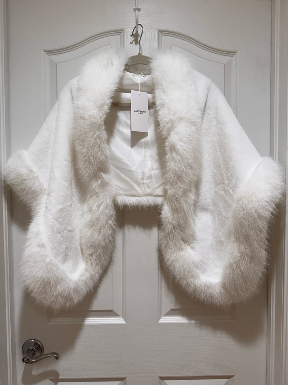 NWT White Faux Fur Bridal Wrap | Wedding Capelet | Winter Bride | One Size